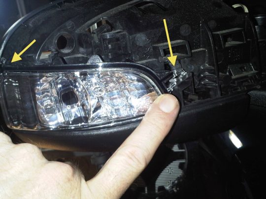 s60 side mirror-indicator lens fix