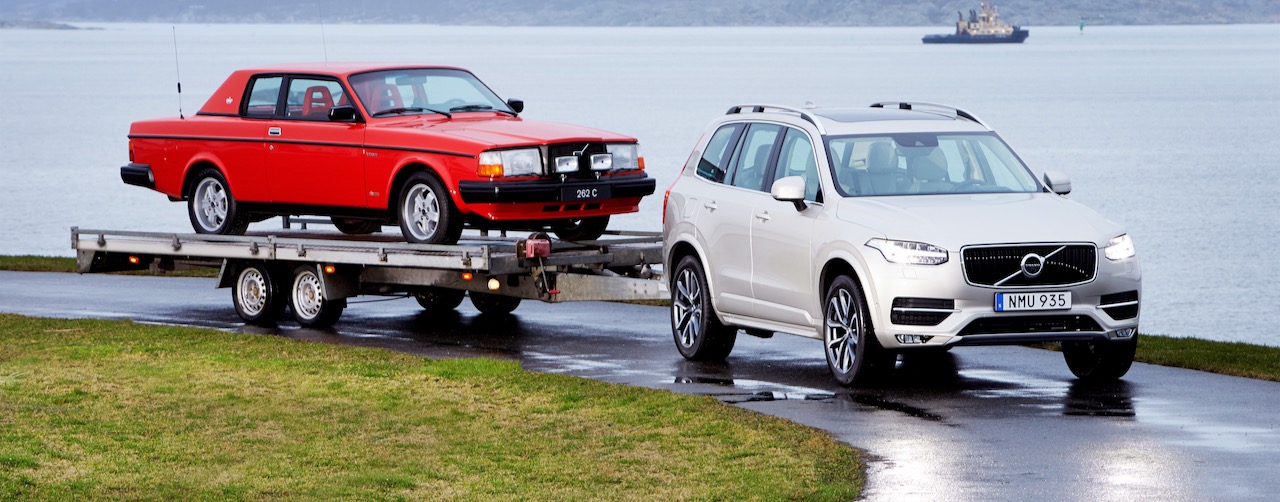 Pehr G Gyllenhammar's 1981 Volvo 262C on a trailer behind the new XC90