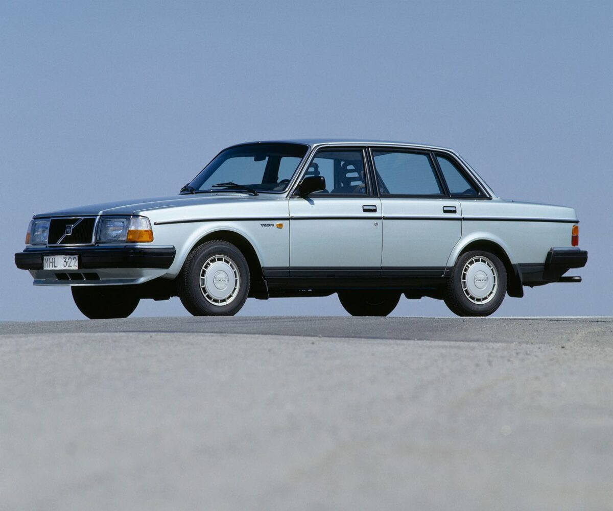 Euro-spec Volvo 240 GL, silver