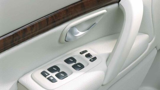 2004 Volvo S80 windows