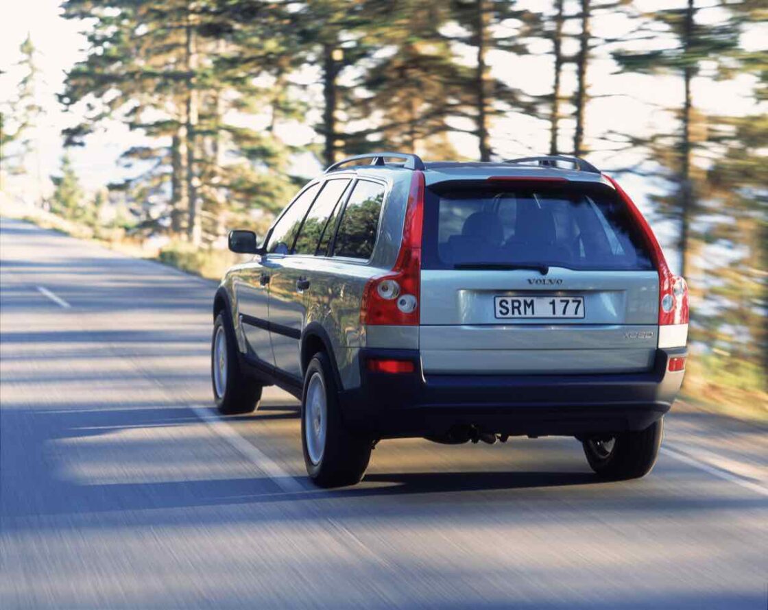 Volvo XC90 Rear View03 -